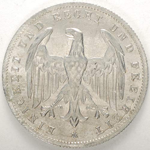 1923 אינפלציה גרמנית אלומיניום 500 מטבע מארק. הונפקה בגרמניה וויימר במהלך היפר -אינפלציה איומה שהובילה למלחמת העולם השנייה, מגיעה עם תעודת האותנטיות 500 סימן שדורג על ידי המוכר שהופץ