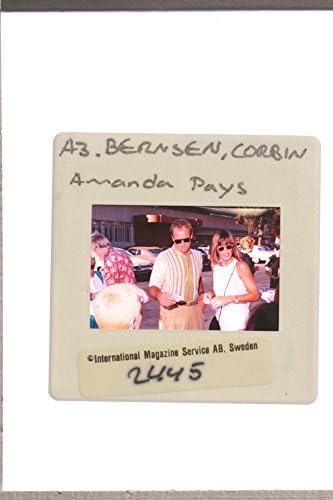 שקופיות תצלום של קורבין דין ברנסן עם אמנדה משלמת